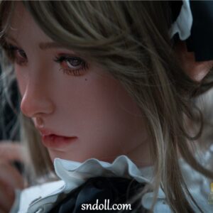 doll-like-face-b8un17 doll-like-face-b8un17