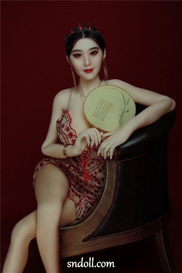 Cilvēks smagi drāž sieviešu dzimumlelli — Šāra 18 Man Hard Fucks Thrusting Female Sex Doll - Sharra - Image 18