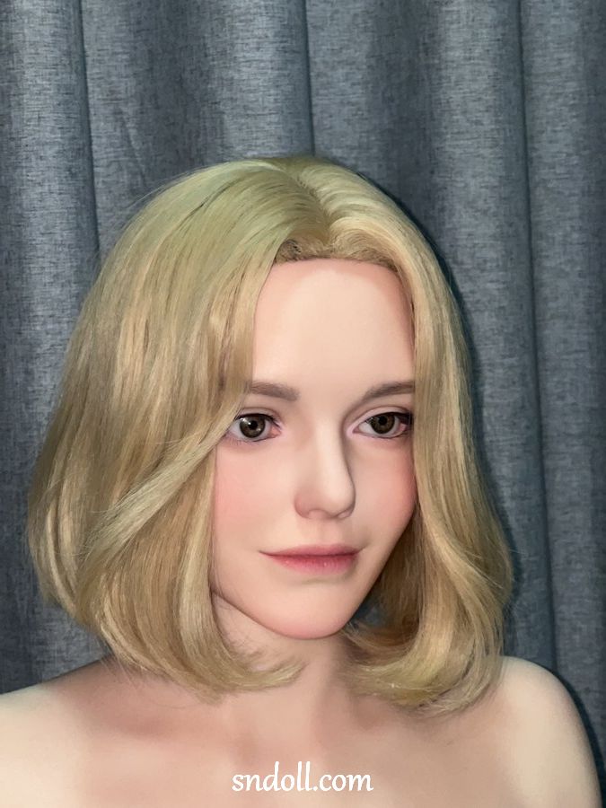 Bambola giocattolo sessuale in silicone Amazon Realistic - Skyler 14 Silicone Sex Toy Doll Amazon Realistic - Skyler - immagine 14