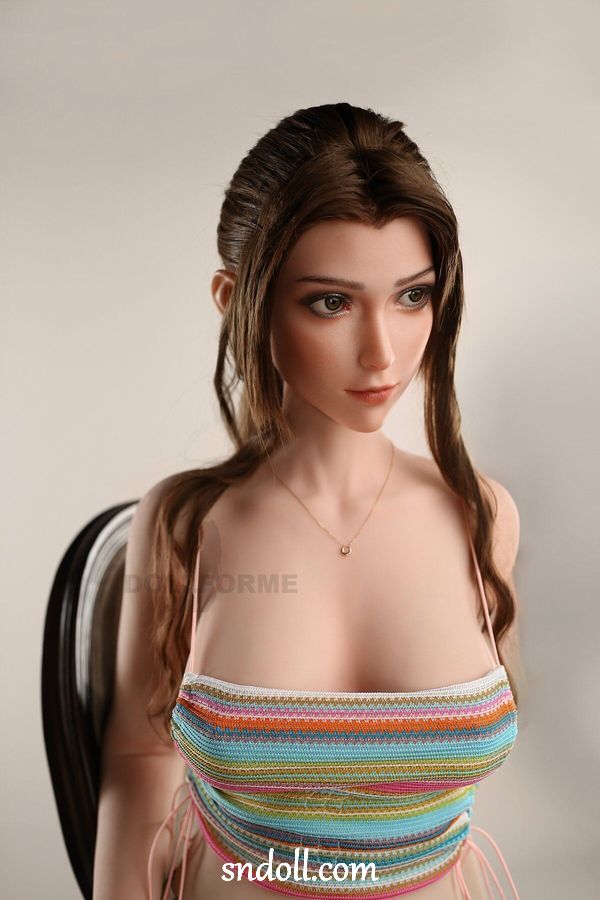 Zwergenhafte Freundin reitet realistische Transen-Sexpuppe - Tracie 15 Midget Girlfriend Rides Realistic Tranny Sex Doll - Tracie – Bild 15