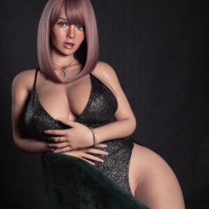 girl-and-sex-doll-cWj65n12