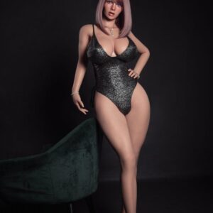 girl-and-sex-doll-cWj65n6